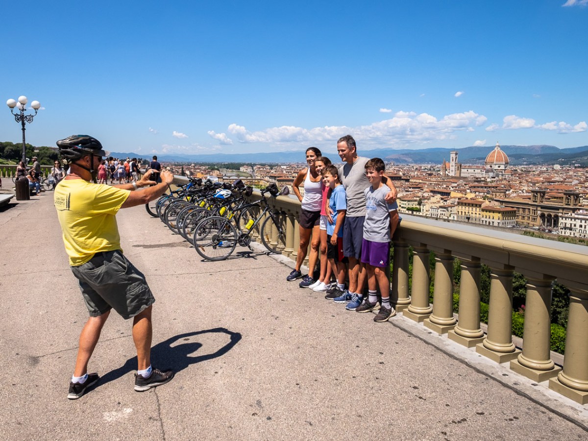 on the way back to Florence we stop at the glorious view of Michelangelo square!