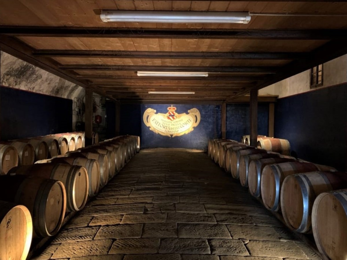 a row of wooden benches sitting on top of a building