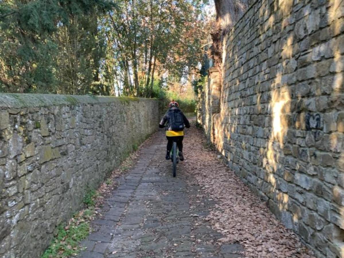 a stone path beside a brick building